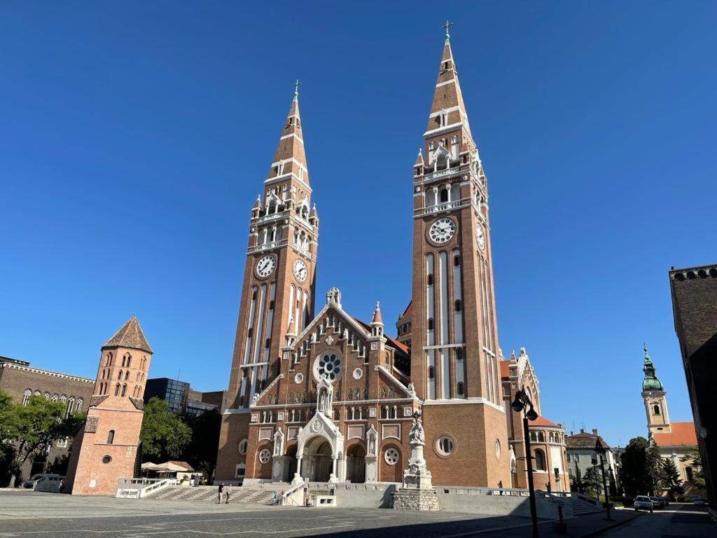 Cosy Inner City Getaway Bestern Szeged Extérieur photo